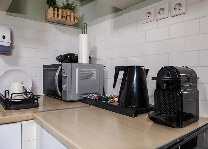 Mar25 By Smart Cozy Suites - In The Heart Of Athens - 9 Minutes From Metro - Available 24Hr